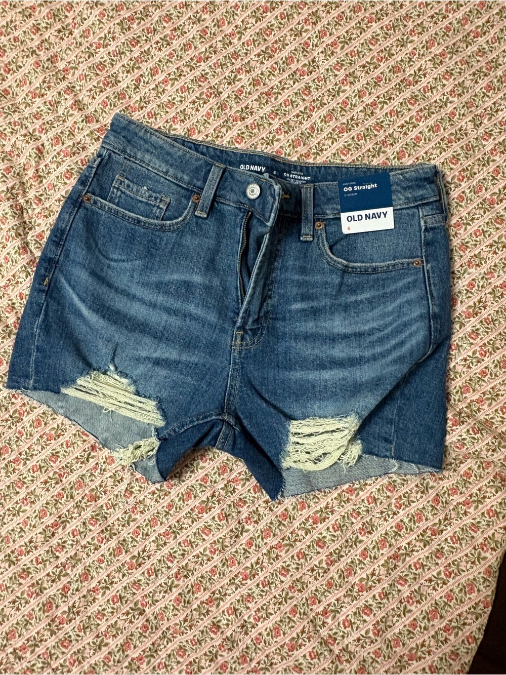 Women’s Old Navy Distressed Shorts, NWT